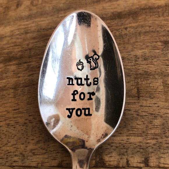 Hand-stamped silver plated vintage spoon saying “nuts for you” with 🐿️ & acorn - Picture 3 of 14